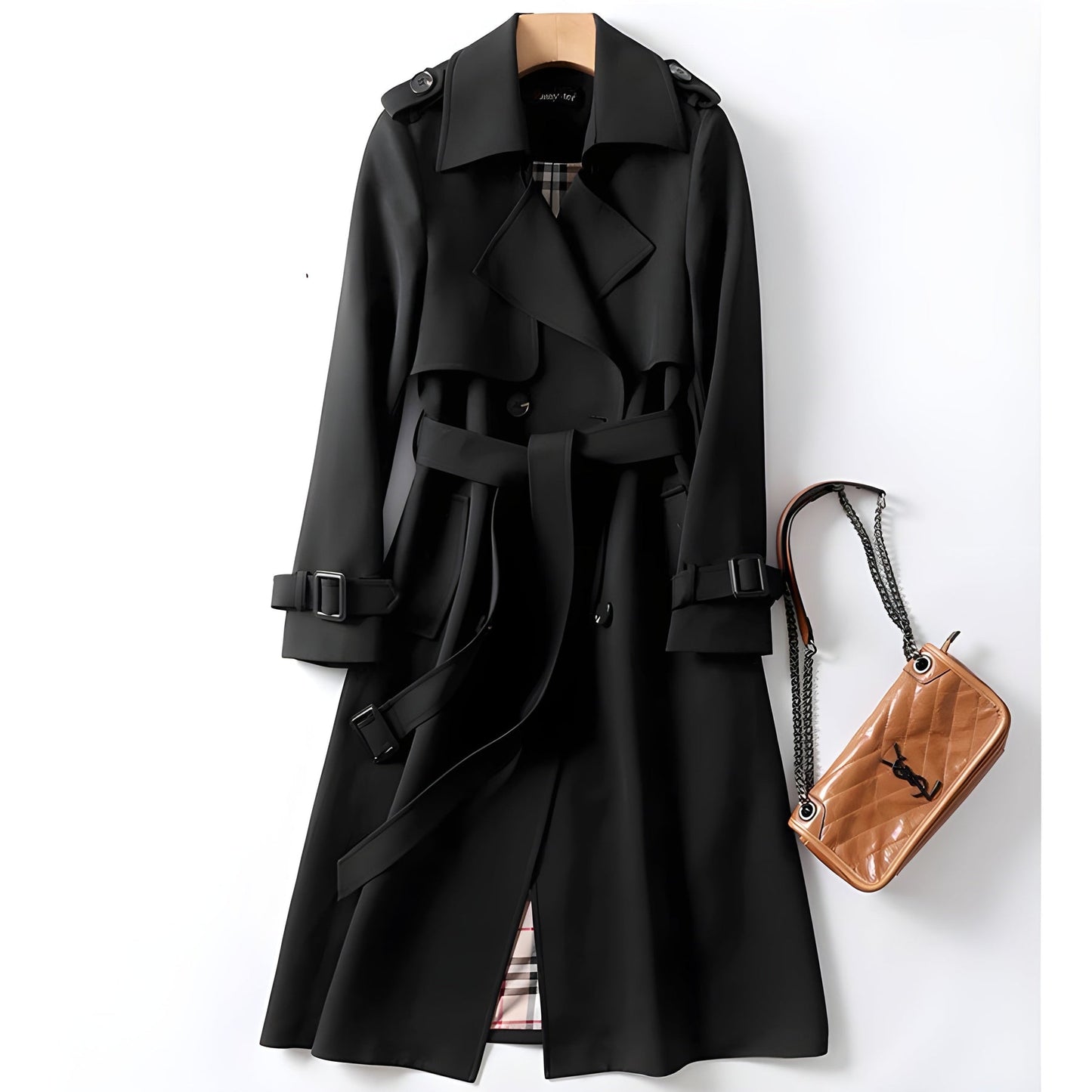 Clara Domínguez – Elegante y atemporal trench con cinturón